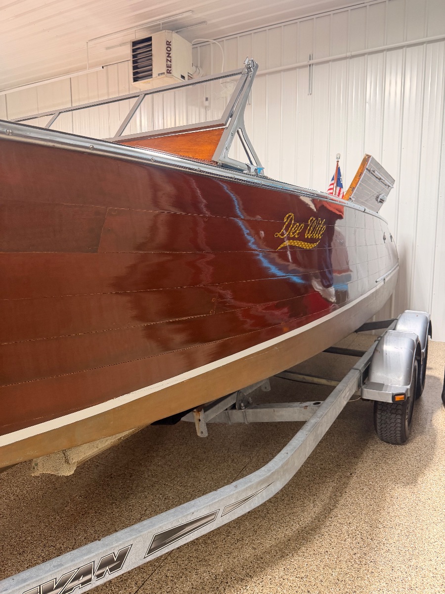 1930 Dee Wite 22' Triple Cockpit Runabout - image 6