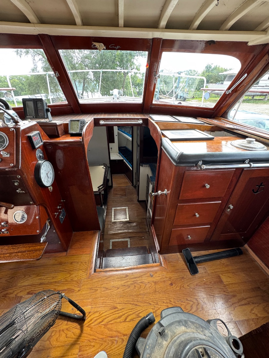 1946 Chris Craft Double Cabin Flybridge Cruiser - image 4