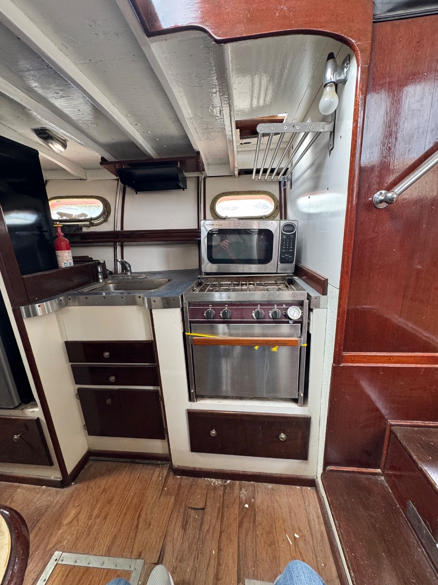 1946 Chris Craft Double Cabin Flybridge Cruiser - image 6