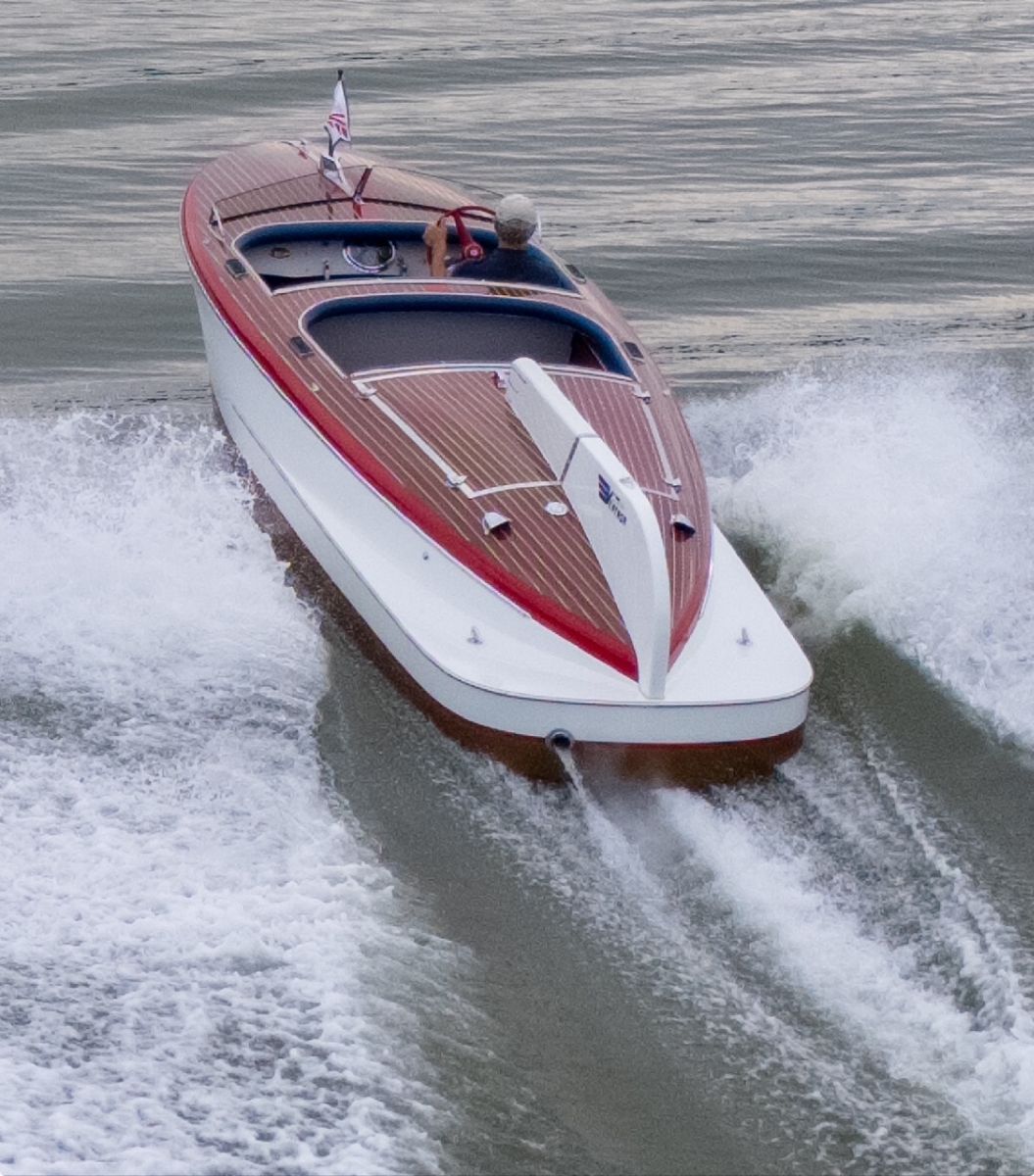 1947 Ventnor Double Cockpit Forward Runabout Runabouts - 19.0ft Inboard in St. Michaels, MD