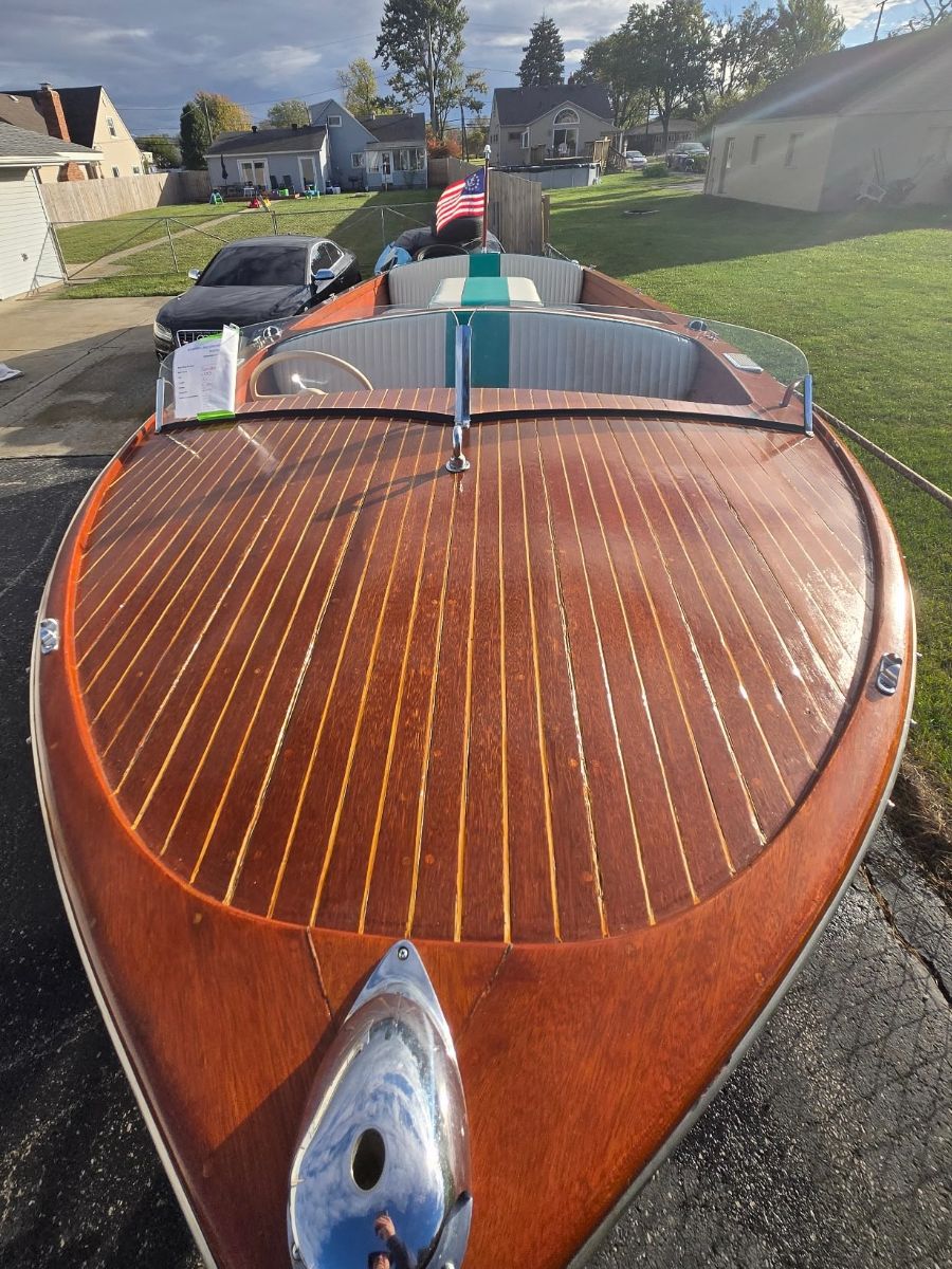 1953 Chris Craft Sportsman Runabouts - 19.0ft Inboard in Toledo, OH