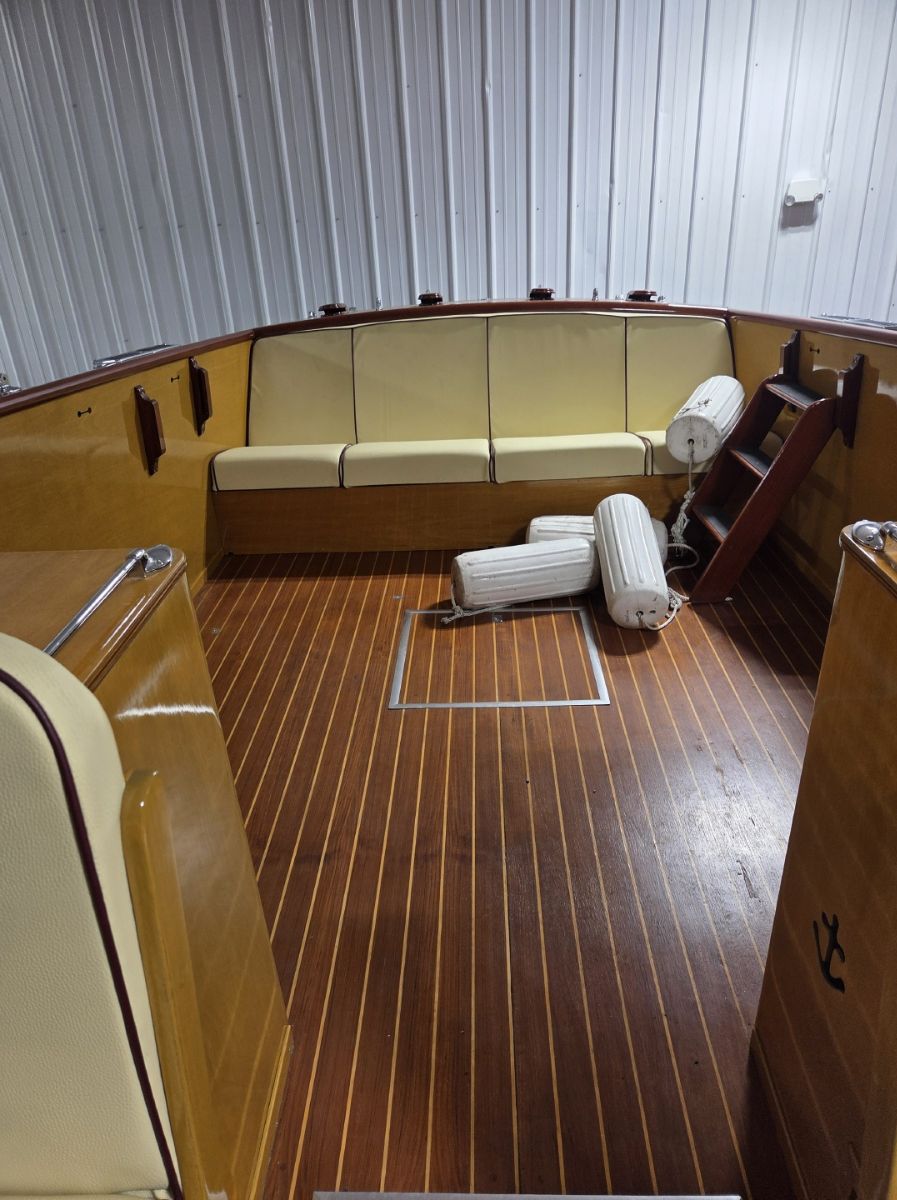 1959 Shepherd 27' Rear Engine Runabout - image 7