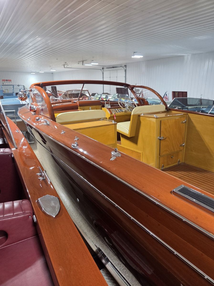 1959 Shepherd 27' Rear Engine Runabout - image 5