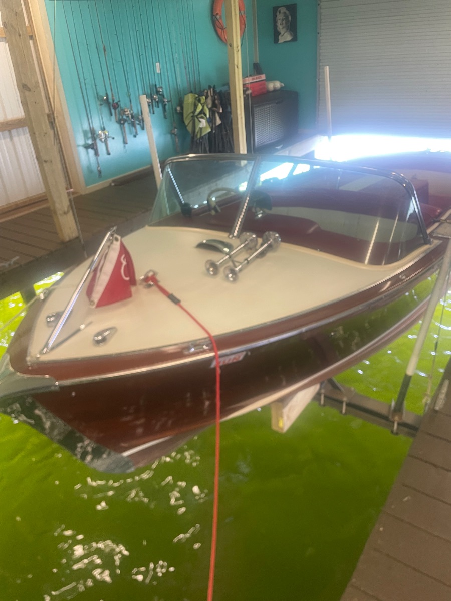 1960 Century Resorter Utilities - 17.0ft Inboard in Lake Guntersville , AL