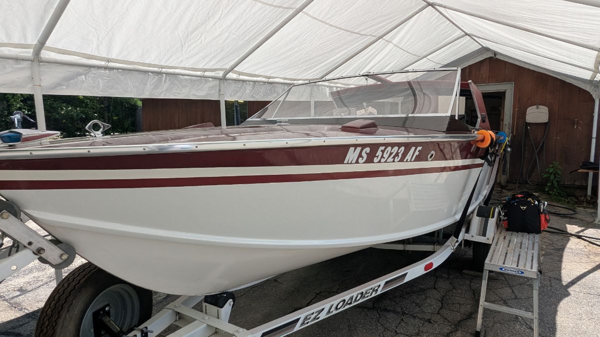 1966 Century Bronco Runabouts - 17.0ft Inboard in Milton, MA