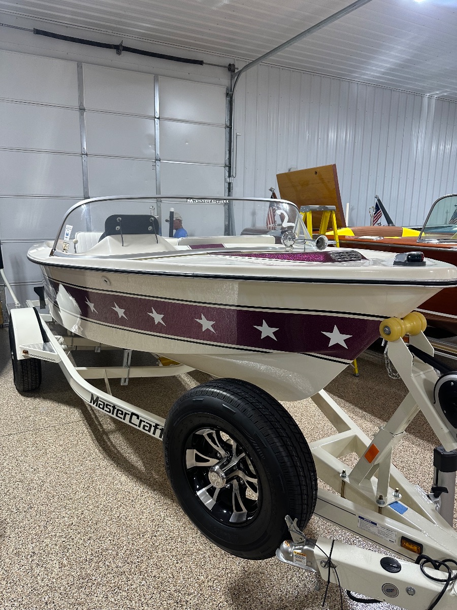 1975 Mastercraft Stars and Stripes 19’